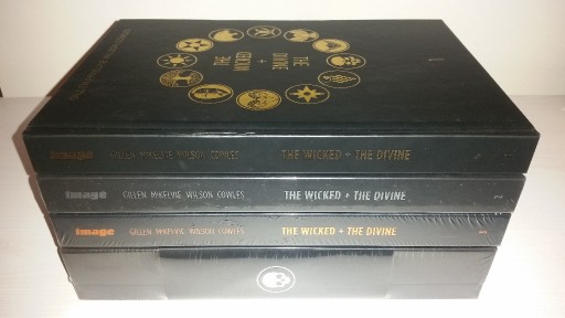 Zdjęcie oferty: Wicked Divine Deluxe HC Wyd. Ang. Komplet OOP
