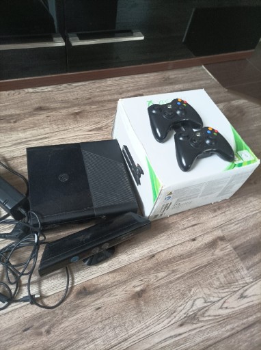 Zdjęcie oferty: Xbox 360 RGH 250 GB 18 gier + Kinect+ dwa pady