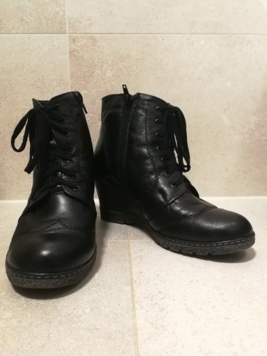 Zdjęcie oferty: Skórzane buty na koturnie, 39