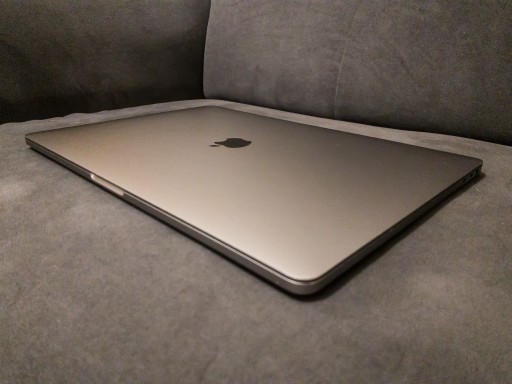 Zdjęcie oferty: MacBook Pro 2019 TouchBar I9-9880h Radeon Pro 4 GB