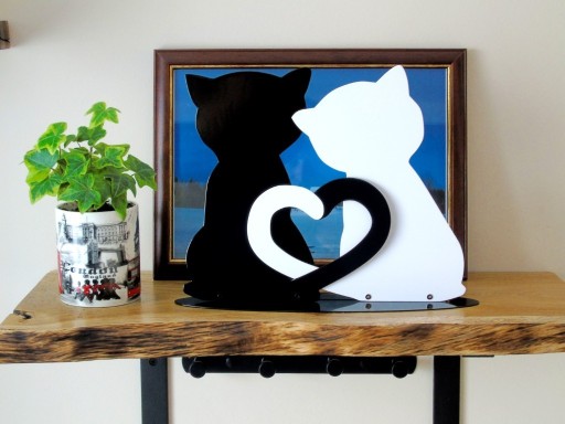 Zdjęcie oferty: Koty z sercem, lampka nocna metalowa