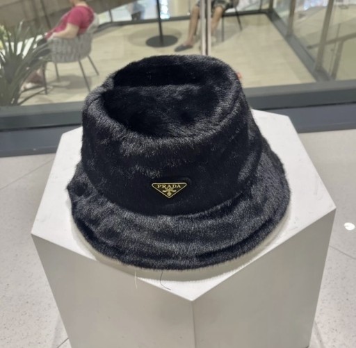 Zdjęcie oferty: Czarny kapelusz firmy Prada