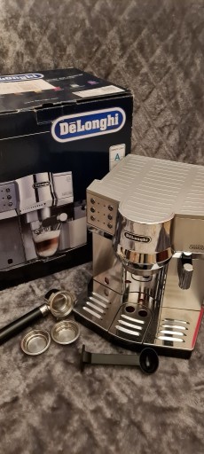 Zdjęcie oferty: Ekspres Kolbowy DELONGHI EC 860.M