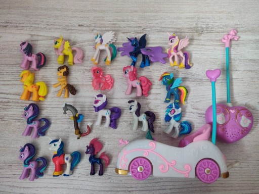 Zdjęcie oferty: Figurki my little pony 18 sztuk samochód i balon 