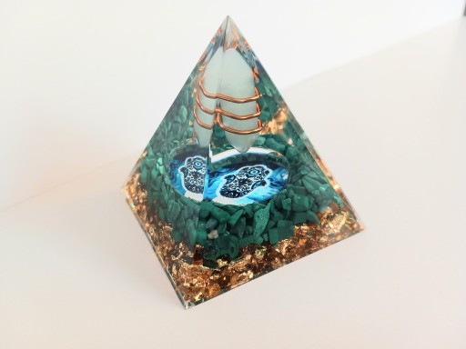 Zdjęcie oferty: piramidka orgonit z żywicy turkus