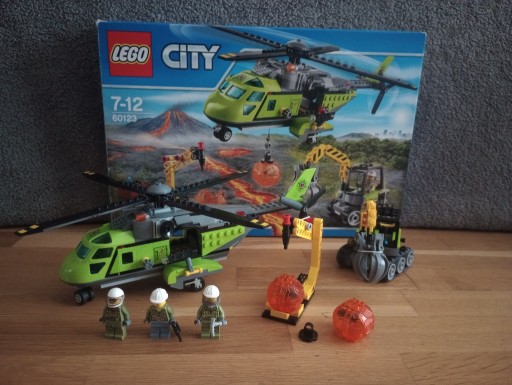 Zdjęcie oferty: Lego City 60123 Volcano Supply Helicopter komplet