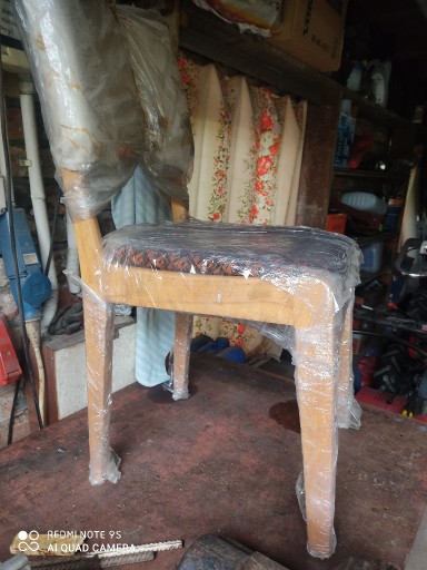 Zdjęcie oferty: Krzesła drewniane do jadalni lata 70.