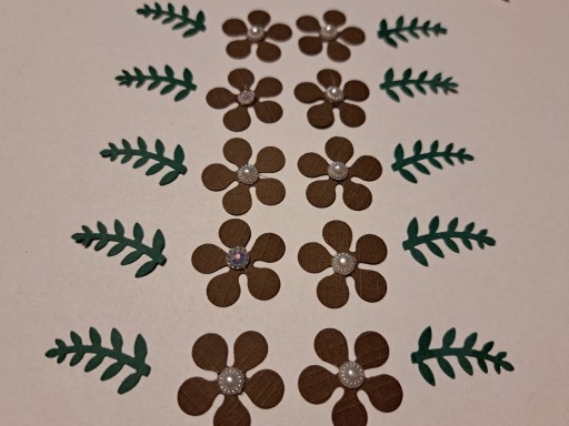 Zdjęcie oferty: Kwiaty ciemnobrązowe z listkami Handmade
