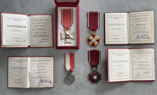 Zdjęcie oferty: Zestaw medali PRL po jednej osobie z legitymacjami