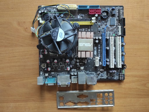 Zdjęcie oferty: Płyta główna ASUS P5N73-CM procesor Core2Duo kpl