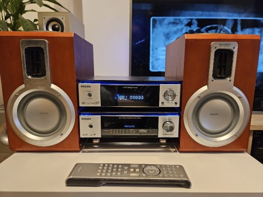 Zdjęcie oferty: Wieża DVD Philips MCD708 z bluetooth 2x100W Dolby Digital - 100% sprawna 