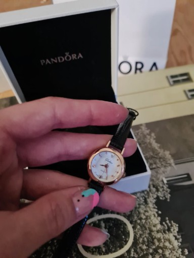 Zdjęcie oferty: Czarny zegarek na rękę na pasku w stylu retro 