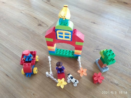 Zdjęcie oferty: LEGO Duplo, budowla z ludzikiem, 40 elementów.