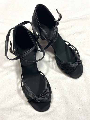 Zdjęcie oferty: Nowe buty do tańca Latino 38 czarne 5 cm
