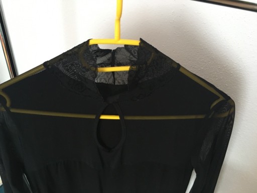 Zdjęcie oferty: Bluzka czarna elegancka rękawy siateczka 