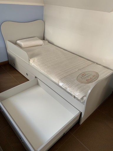 Zdjęcie oferty: Łóżko z szufladami (bez materaca)