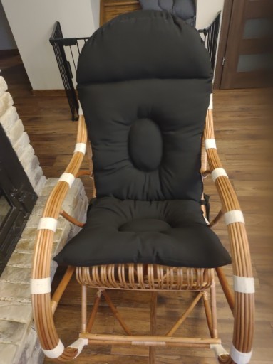 Zdjęcie oferty: Fotel bujany dla dorosłych z wikliny z poduchą