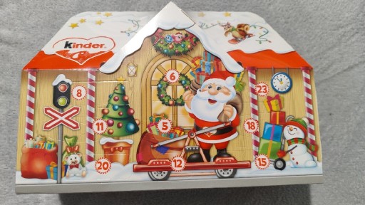 Zdjęcie oferty: KALENDARZ ADWENTOWY KINDER DOMEK 3D KINDER