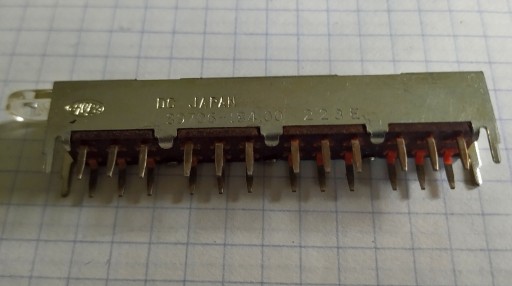 Zdjęcie oferty: Przełącznik suwakowy 2 rzędy 4 sekcji 2 pozycje