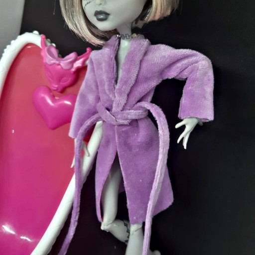 Zdjęcie oferty: Szlafrok dla lalek Monster High 