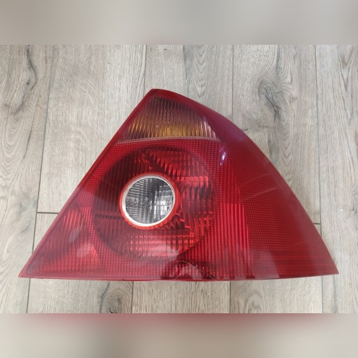 Zdjęcie oferty: Lampa prawa tył mondeo MK3 cała