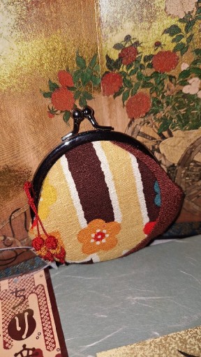 Zdjęcie oferty: Portfelik japoński material jedwab 100% oryginalne