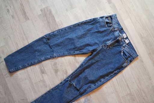 Zdjęcie oferty: Calvin Klein spodnie jeansowe CK M dziury