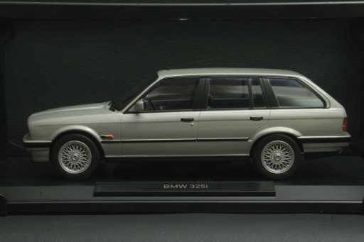 Zdjęcie oferty: BMW E30 325i Touring 1991 silver Norev 1:18