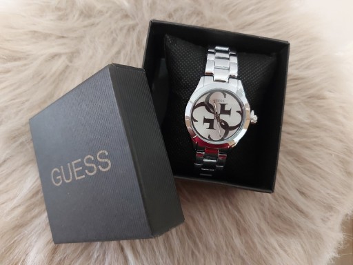 Zdjęcie oferty: Zegarek srebrny Gucci damski z pudelkiem