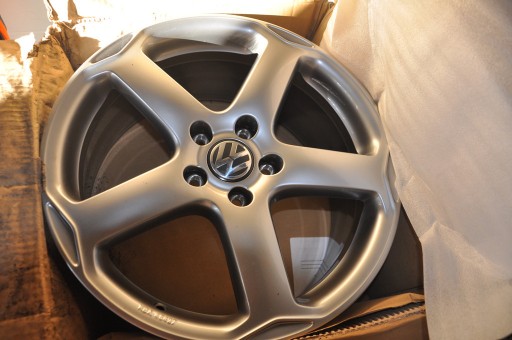 Zdjęcie oferty: Felgi 18 '' 5x112 do vw golfa v gti.