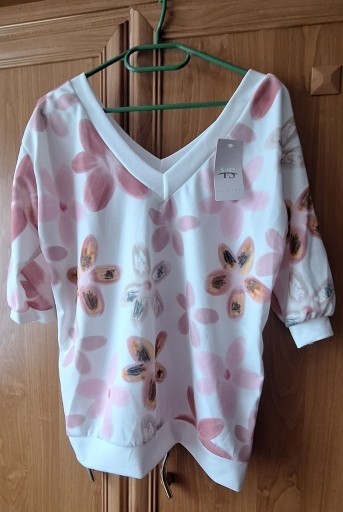 Zdjęcie oferty: Bluzka wielokolorowa w kwiaty roz. M, nowa