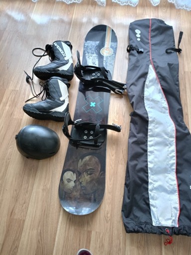 Zdjęcie oferty: Deska snowboardowa Woox +buty +pokrowiec +kask