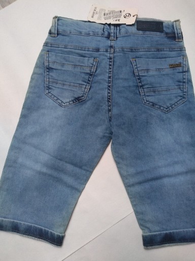 Zdjęcie oferty: Spodenki chłopięce jeans rozmiar 146