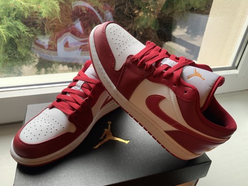 Zdjęcie oferty: Buty NIKE Jordan 1 Low Cardinal Red 43