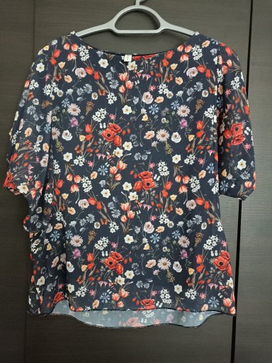 Zdjęcie oferty: Bluzka w kwiaty, rękaw typu kimono