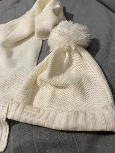 Zdjęcie oferty: Zestaw czapka i szalik DKNY - nowy