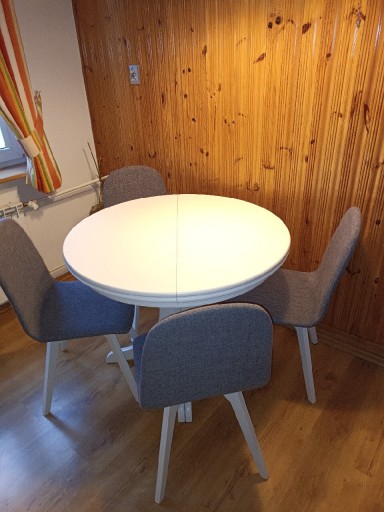 Zdjęcie oferty: Stół kuchenny okrągły plus 4 krzesla