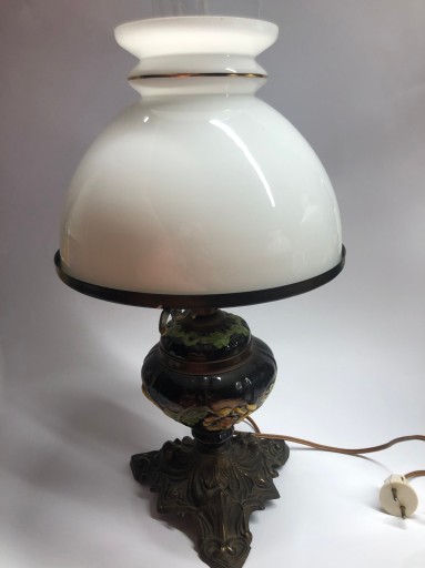 Zdjęcie oferty: Mosiężna lampa z majoliką jak naftowa z kloszem