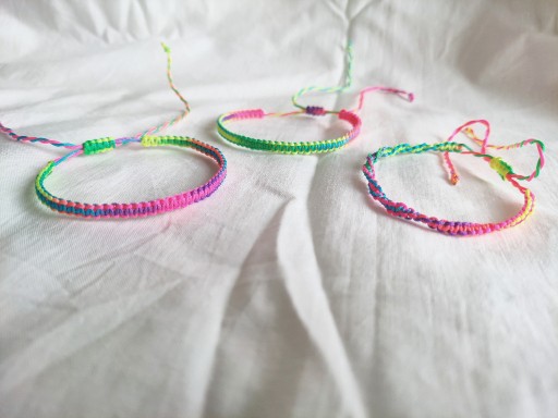 Zdjęcie oferty: Tęczowe, kolorowe bransoletki. Handmade
