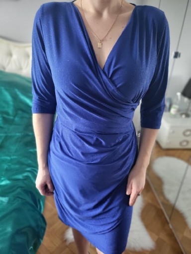 Zdjęcie oferty: Nowa sukienka chabrowa brokat wyszczuplająca 42