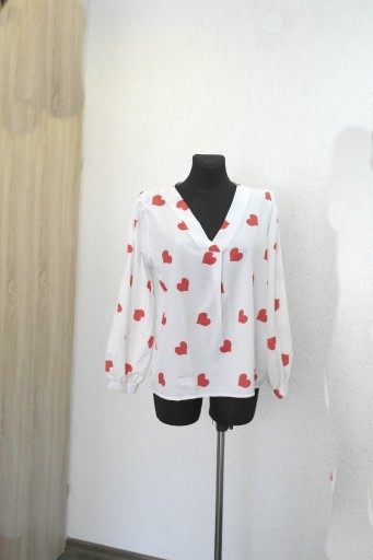 Zdjęcie oferty: Biała bluzeczka w serca czerwone 38  40