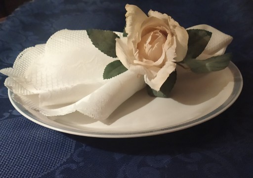 Zdjęcie oferty: Unikalne obrączki na serwetki róża na gałązce