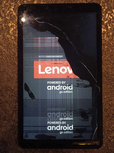 Zdjęcie oferty: Tablet Lenovo TB-7305F uszkodzony 
