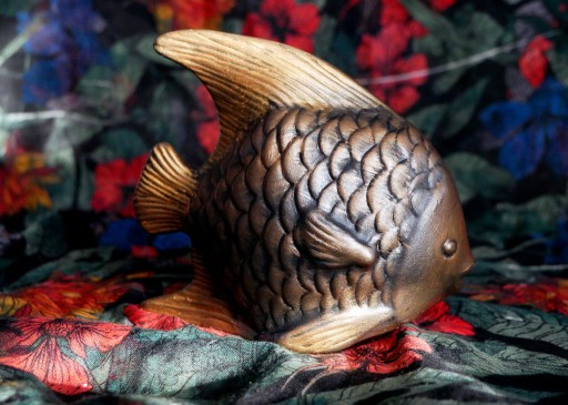 Zdjęcie oferty: Rzeźba z gipsu - złota rybka - wys. 11 cm