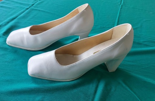 Zdjęcie oferty: Białe buty na obcasie 6cm. Rozmiar 38. Italian.