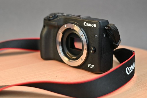 Zdjęcie oferty: Canon EOS M 3 body