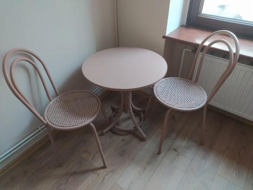 Zdjęcie oferty: Stolik kawowy + 2 krzesła