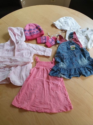 Zdjęcie oferty: Sukienki, sweterki Mothercare i inne komplet 6-9M