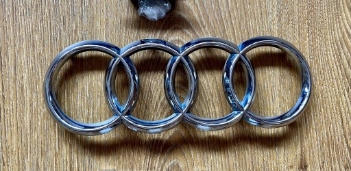 Zdjęcie oferty: Oryginalny OE Audi emblemat logo z grilla