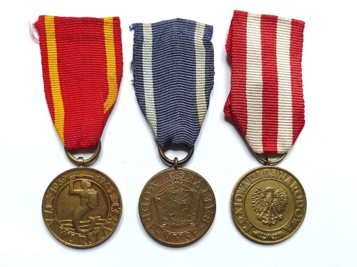 Zdjęcie oferty: Zestaw 3 odznaczeń medal za warszawę, za odrę, KRN